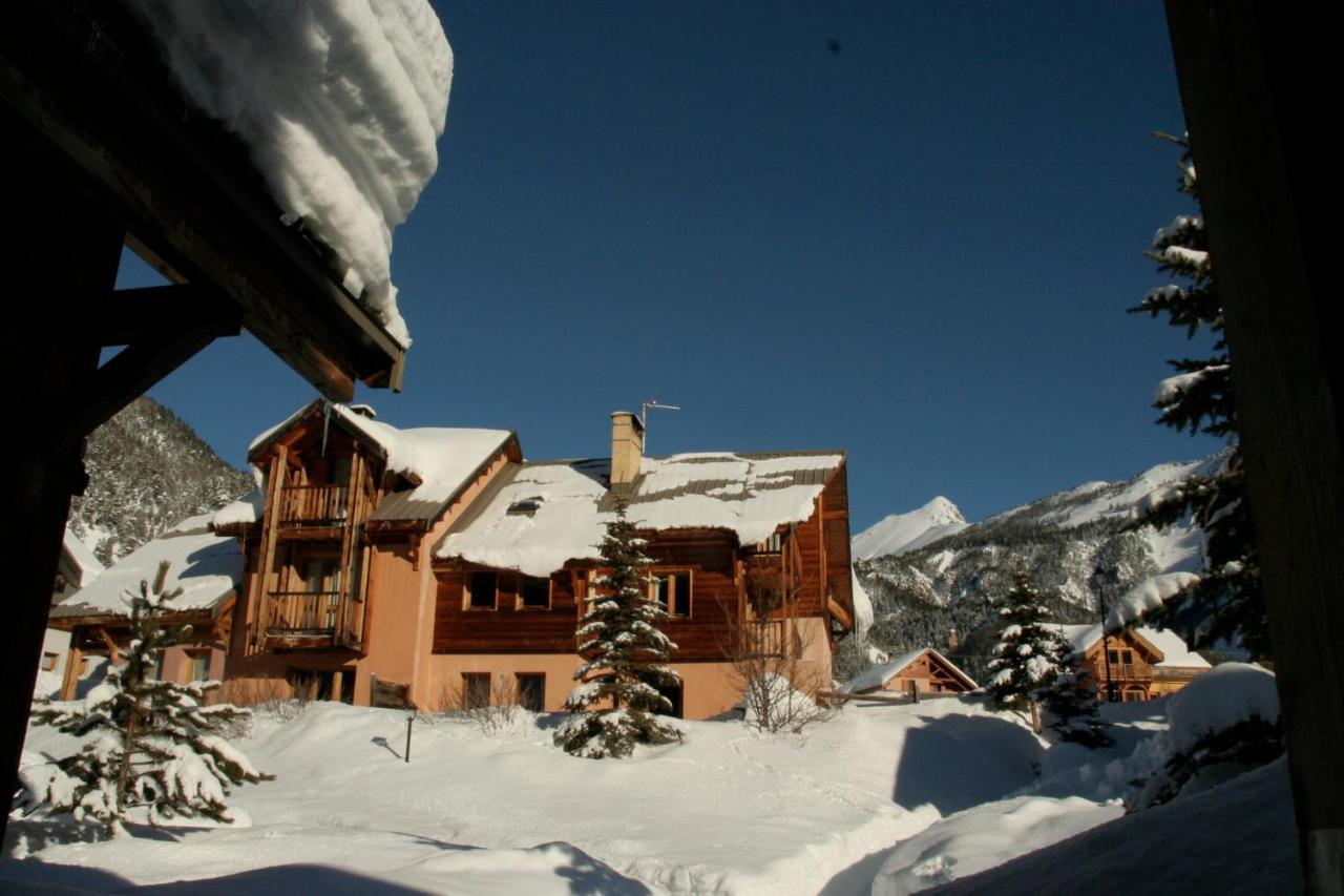 Le Leyrier Hameau Des Chazals Nevache Hautes Alpes Exterior photo